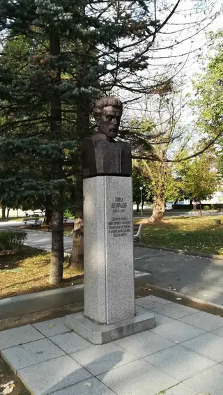 Паметник на Павел Делирадев