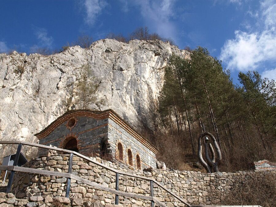 Параклис "Свети Архангел Михаил" - Смилян