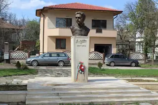 Паметник на Васил Левски - Мездра