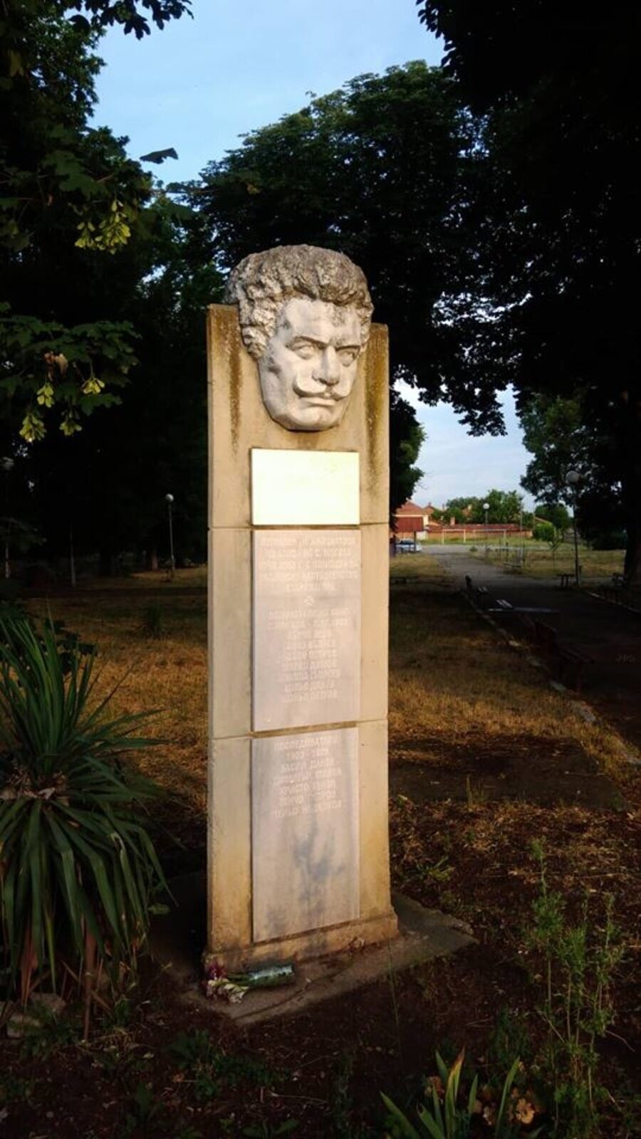 Паметник на Александър Стамболийски - с.Могила