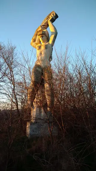 Паметник на жътварката - Ямбол