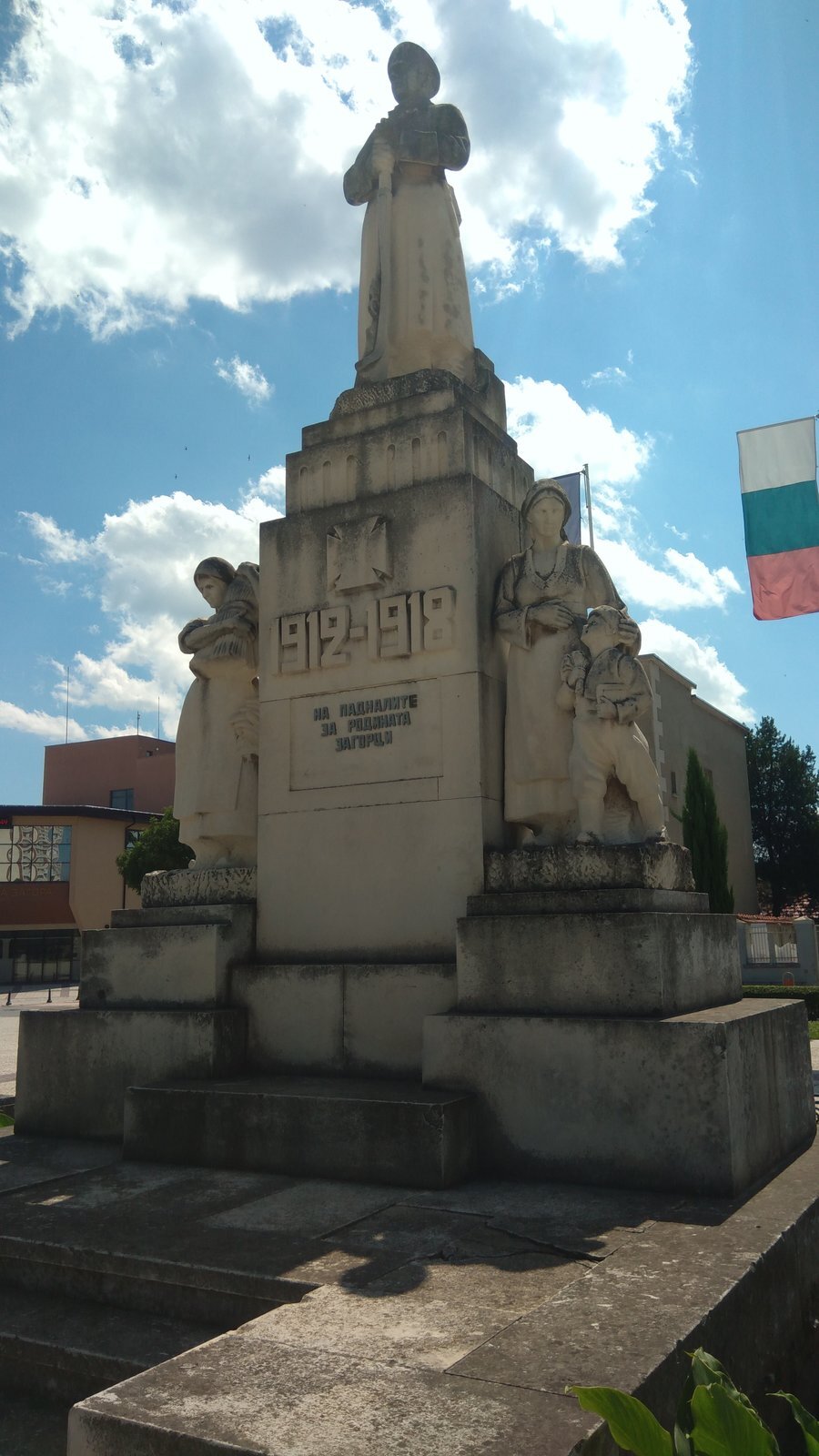 Паметник на падналите във войните - Нова Загора