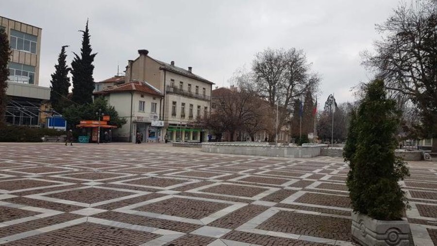 Площад България - Пещера