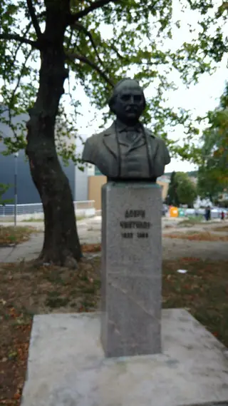 Паметник на Добри Чинтулов - Сливен