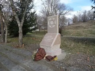 Паметник върху старо еврейско гробище - гр. Кърджали