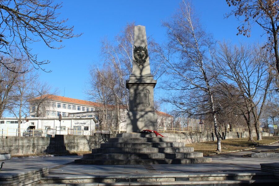 Паметник на загиналите в Сръбско-българската война - Брезник