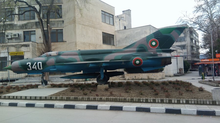 Самолет МиГ-21 - Дългопол