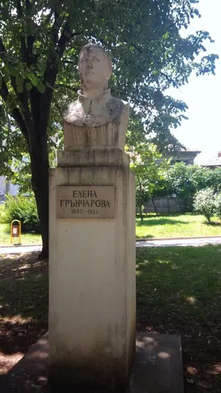 Бюст-паметник на Елена Грънчарова - Горна Оряховица