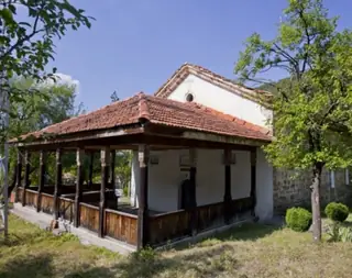 Храм "Св. Петър и Павел" - Лопян