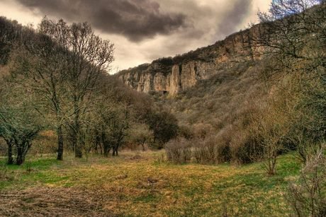 Скални образувания и пещери - Белeдие хан