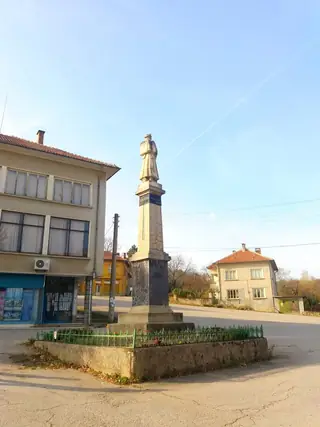 Паметник в почит към загиналите във войните - с. Ловнидол