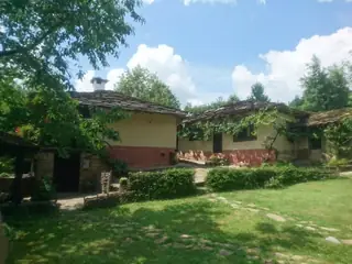 Старата глинена къща - Лакарево