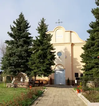 Църква "Свети Архангел Михаил" - с. Трънчовица