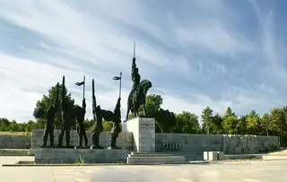 Паметник на хан Аспарух - Добрич