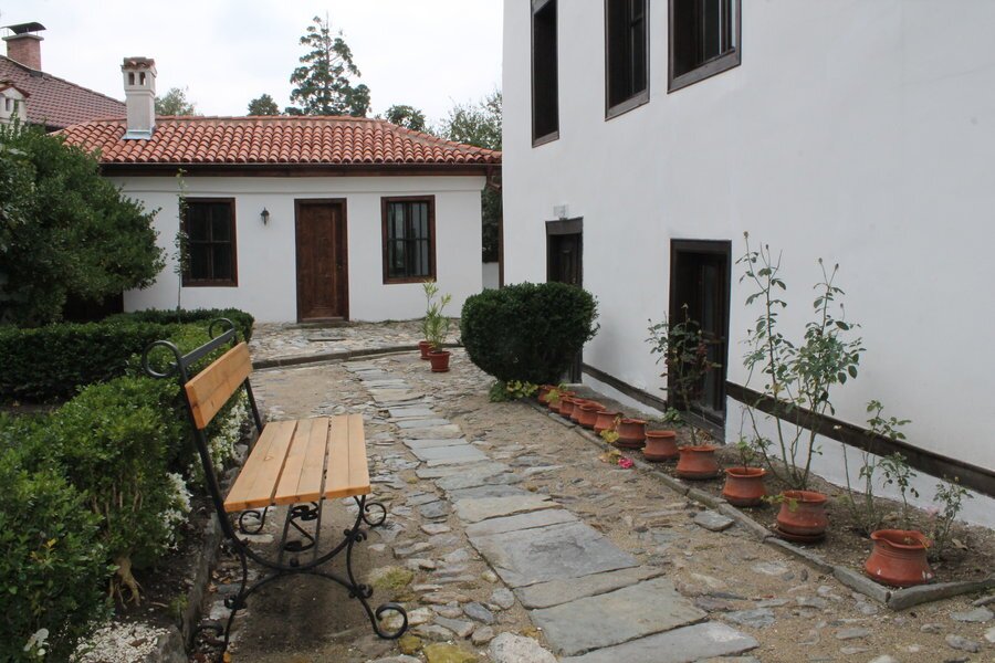 Къща "Белия двор" - Карлово