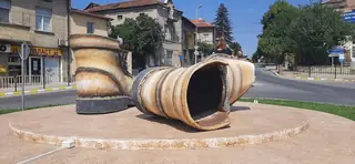 Гигантските обувки - Пещера