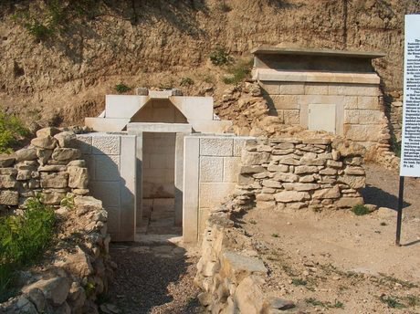 Гробничен комплекс - Ивански