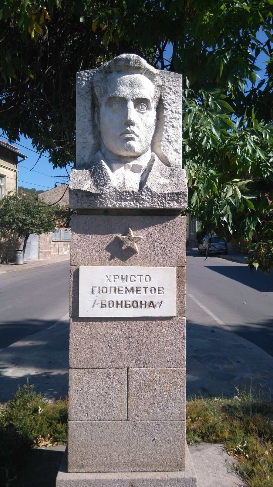 Паметник на Христо Гюлеметов - Брацигово