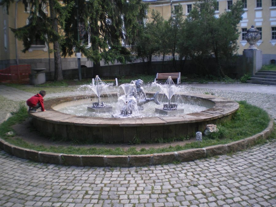 Фонтан "Момчето с рибката" - Банкя