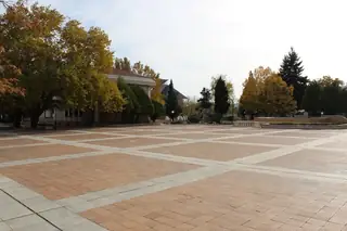 Площад "Кресненско въстание" - Кресна