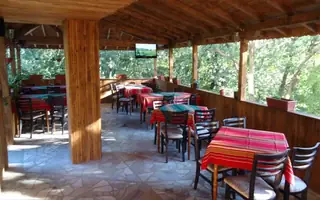 Хижа "Ахинора"