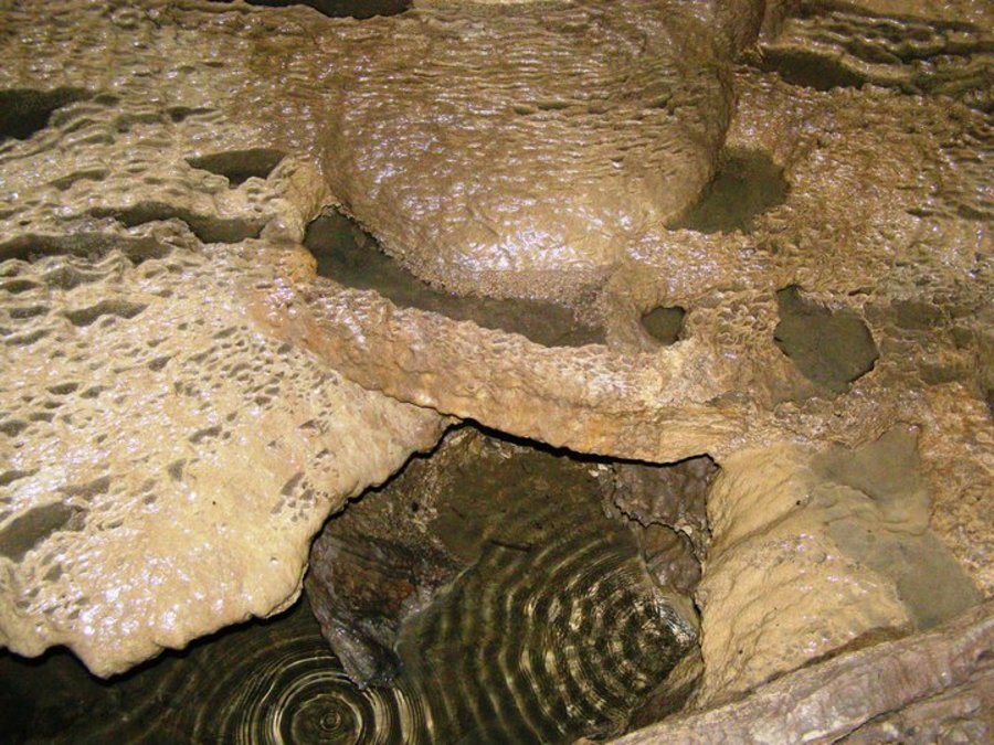 Еменската пещера - Емен