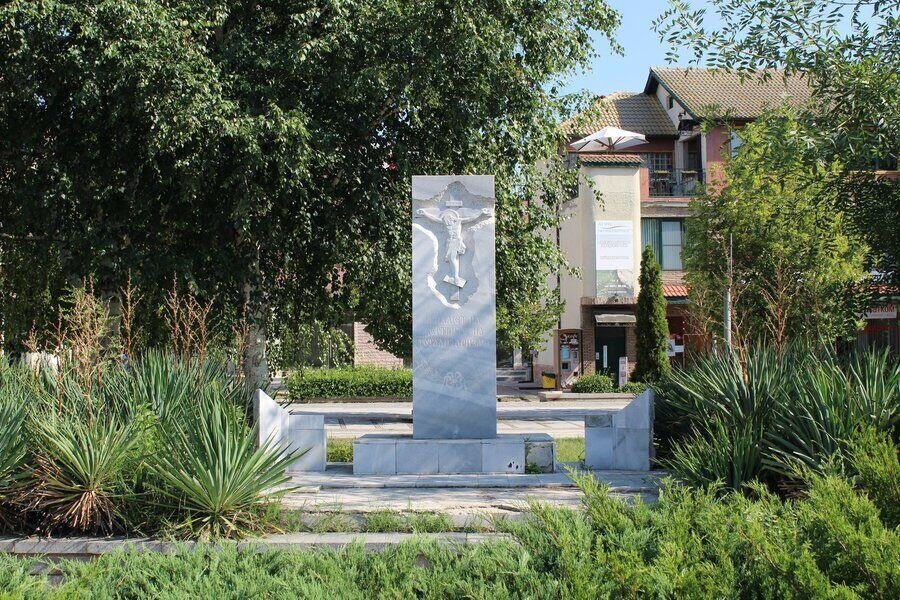 Паметник на жертвите на тоталитаризма - Лом