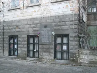 Паметна плоча на загиналите във войните жители на Батановци