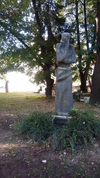 Пластика "Очакване" - Велинград