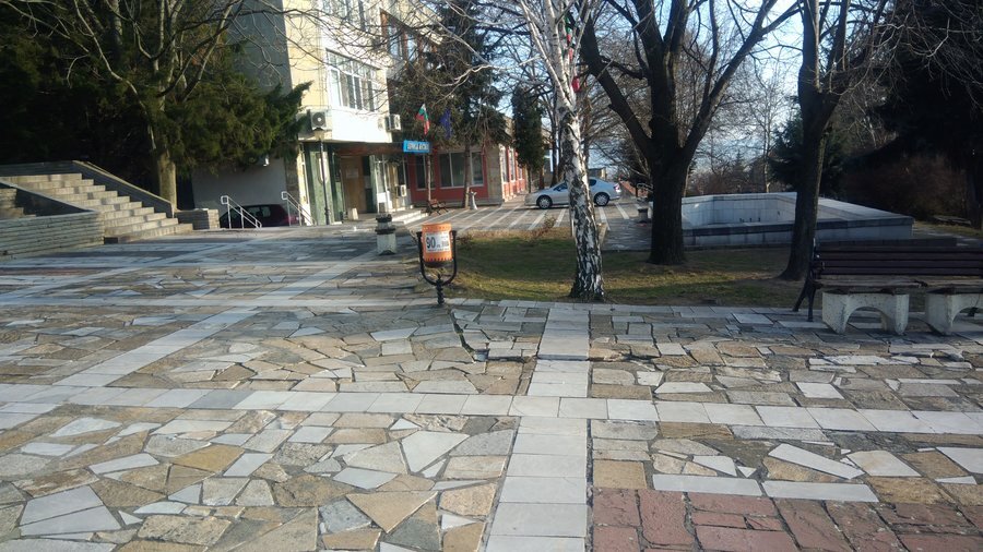 Площад "Трети март" - Мъглиж