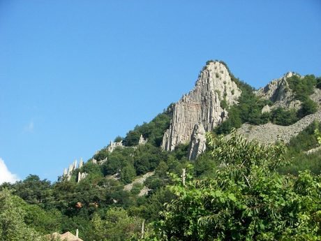 Скални образувания - Устрен