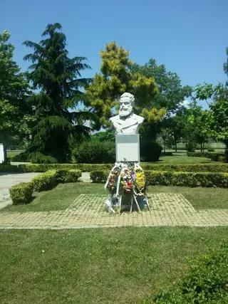 Бюст-паметник на Христо Ботев- Поморие