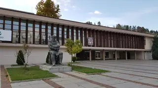 Паметник на Пенчо Славейков - Трявна