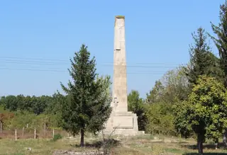 Братска могила на загинали партизани - гара Макреш