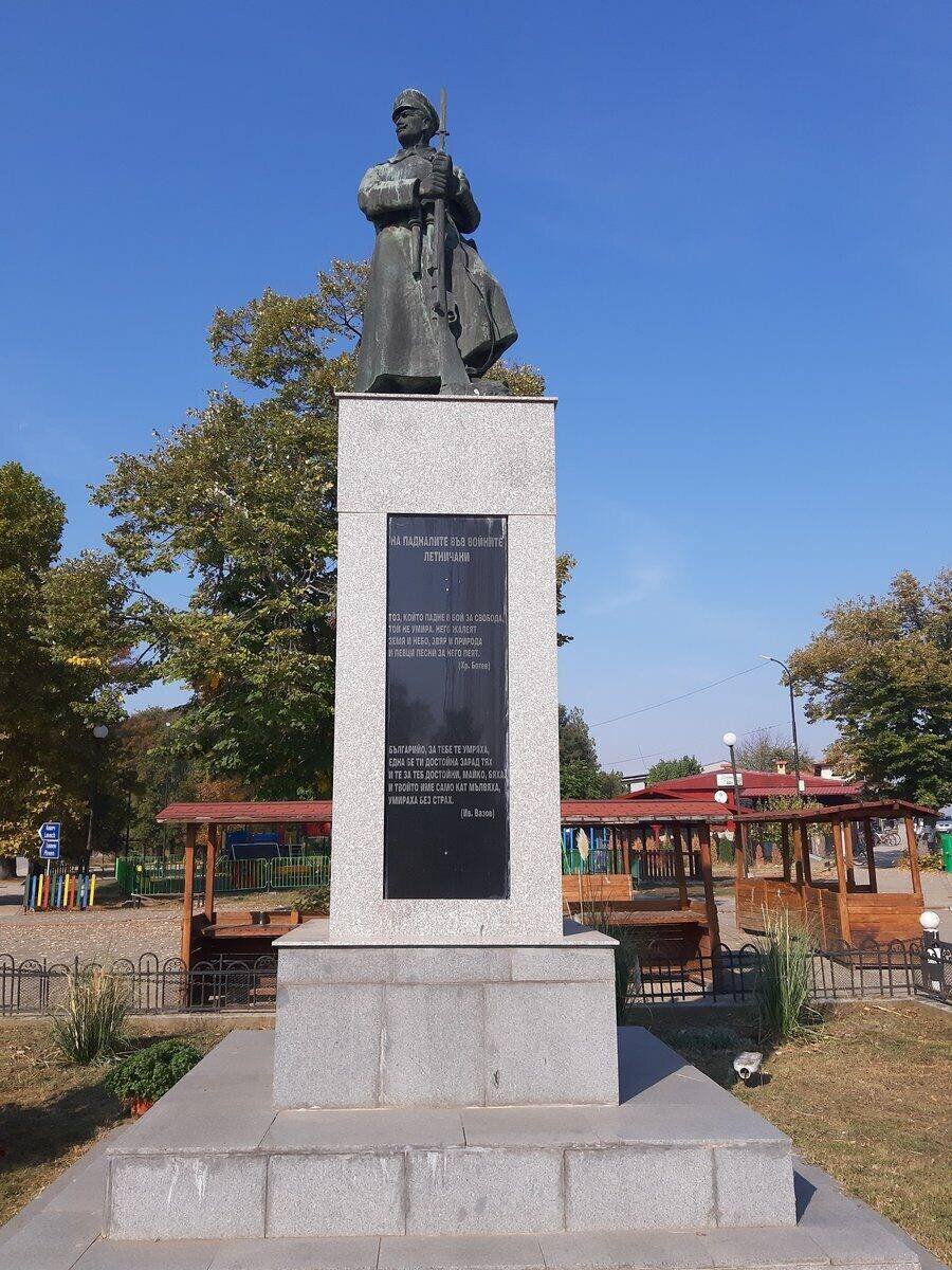 Паметник в памет на падналите във войните летничани - Летница