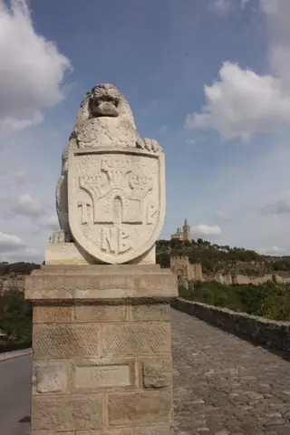 Лъвът пред крепост "Царевец" - Велико Търново