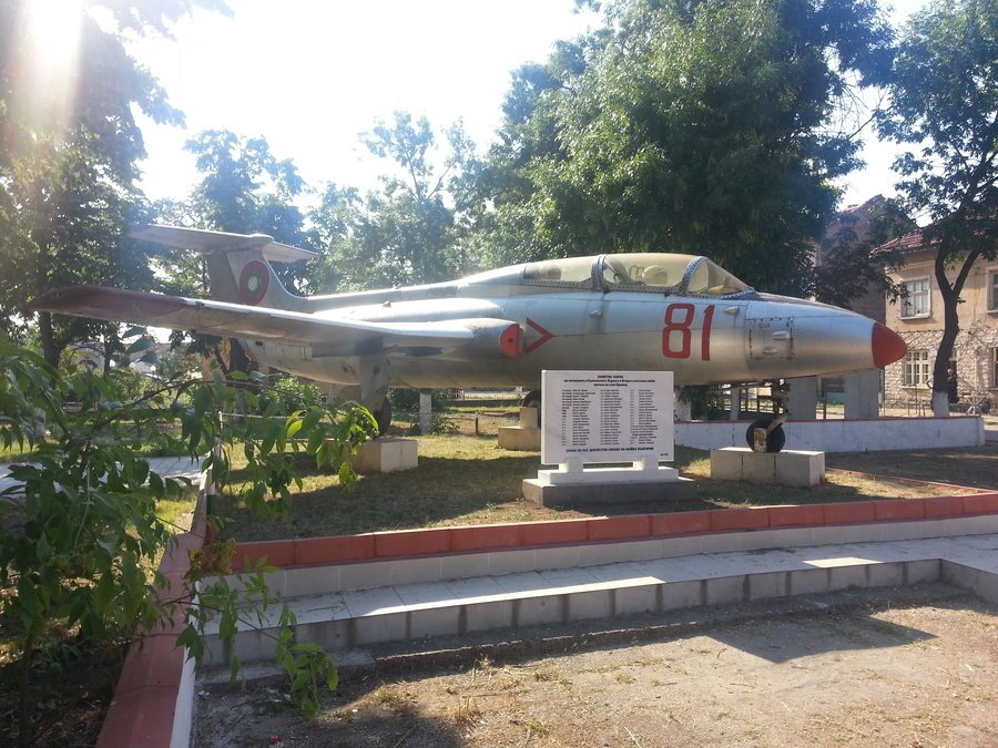 Паметна плоча на загиналите във войните - Орешец