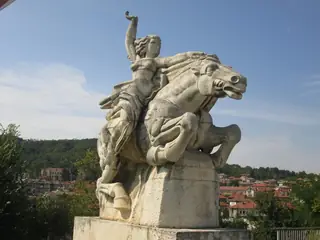 Скулптура "Конницата" - Дряново