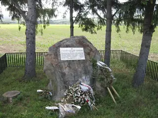 Паметник на загиналите съветски летци - с.Душанци