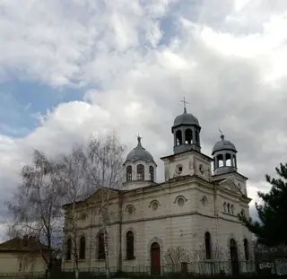 Църква "Свети Димитър и Свети Архангел Михаил" - с.Садовец
