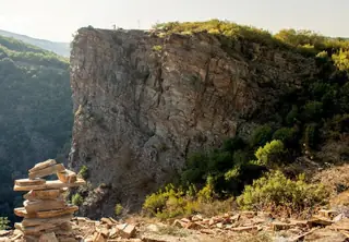 "Момина скала" - Храбрино