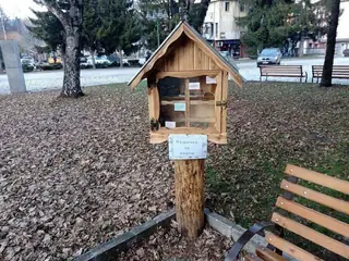 Къщичката за книги до НЧ "15 септември 1903 година" - Разлог