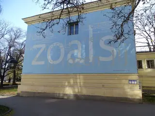 Фасада "Поезия на стената" - София