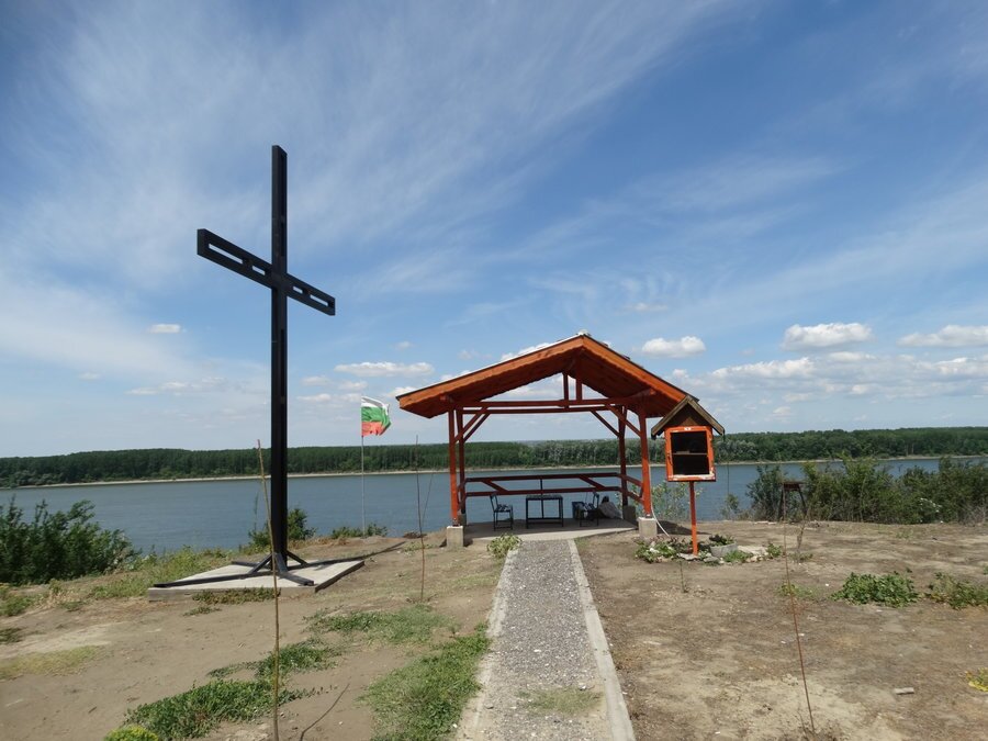 Кът за отдих "Кръстът" - с.Долни Вадин