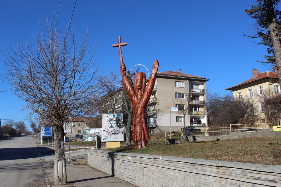Дървена скулптура на Св. Петка - Брезник