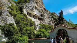 Скален манастир "Св. Димитрий Басарбовски" - Басарбово