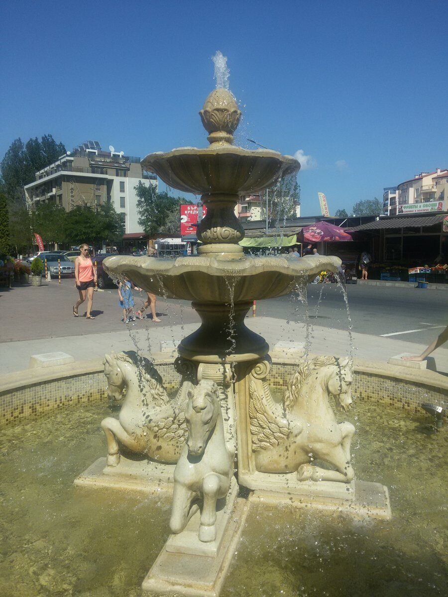Фонтанът с четири коня - Слънчев бряг