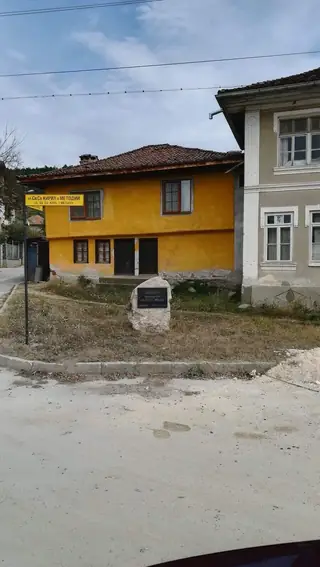 Паметна плоча за Априлци - Поибрене