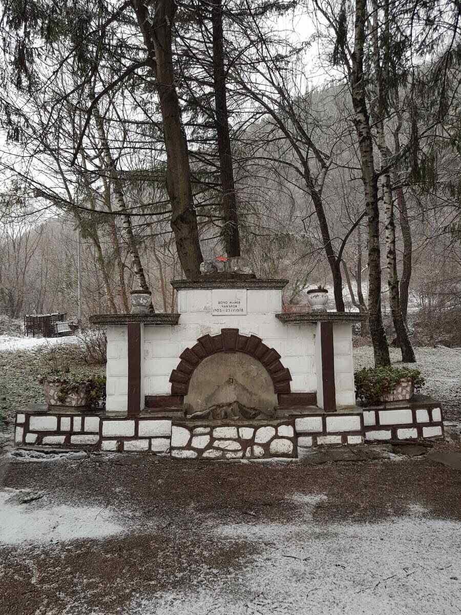 Чешма в чест на Дочо Чакъров - с. Бели осъм