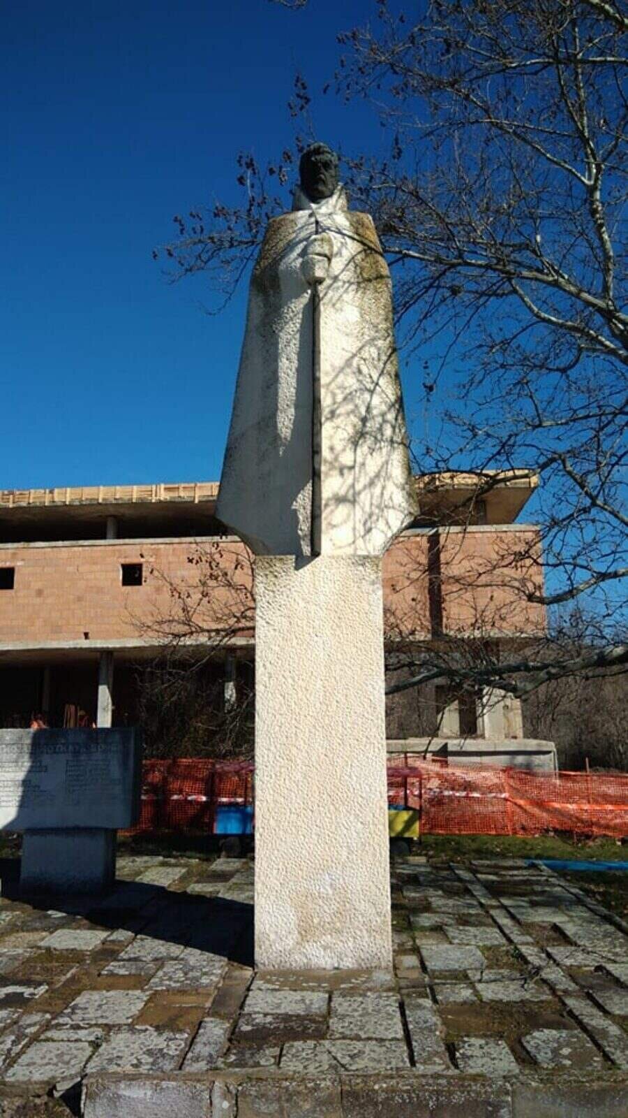 Паметник на загиналите в антифашистката борба и войните - Калчево — снимка